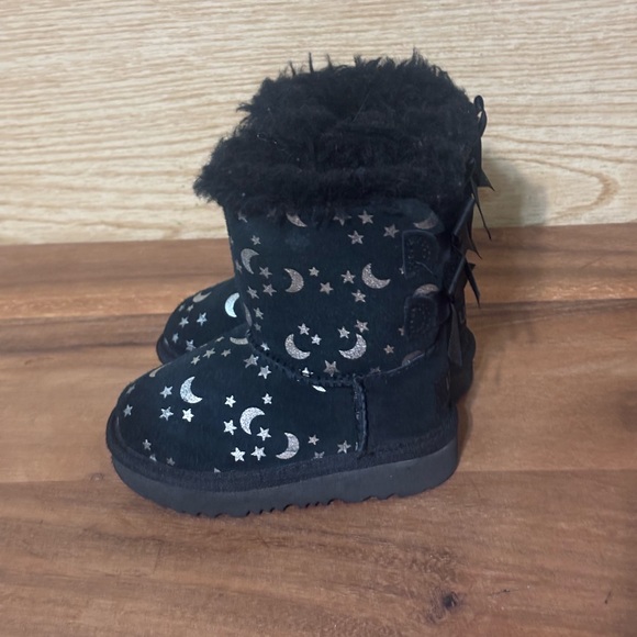 Uggs - Picture 6 of 7